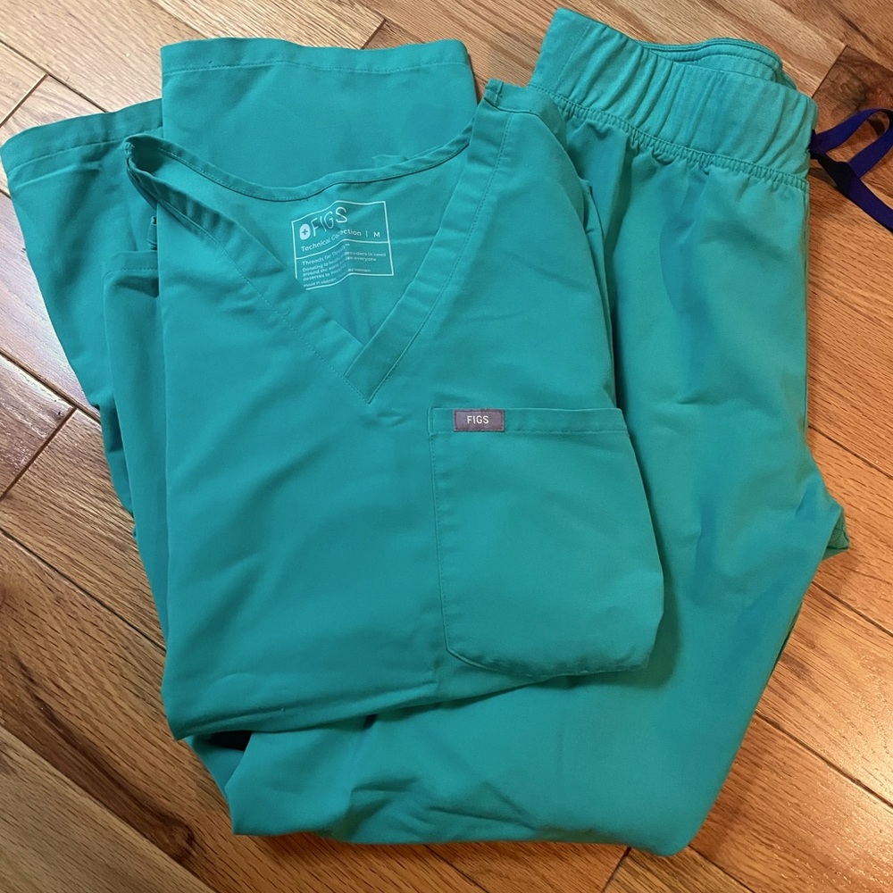 Figs scrubs set surgical green medium